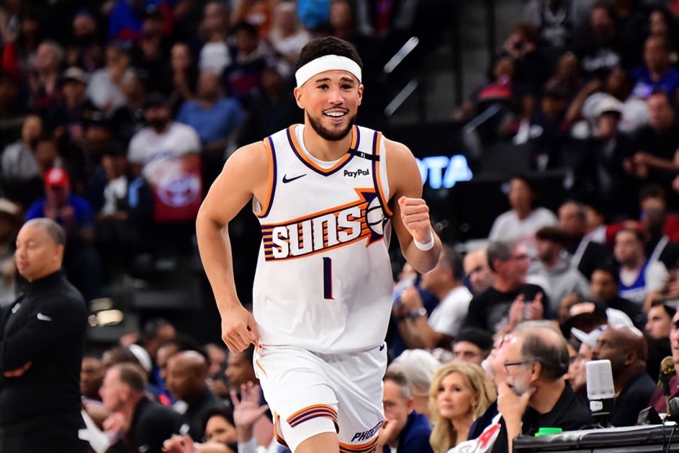 布克在, 攻端的巨大 布克在, 攻端的巨大