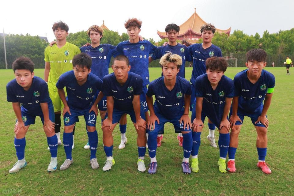 小将的他, 成立职业俱